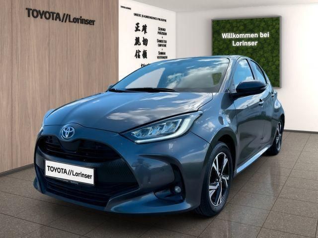 Grau Gebraucht 2022 Toyota Yaris Hybrid Team Kleinwagen | 19.990 € (Fairer Preis) - Bild 1/4