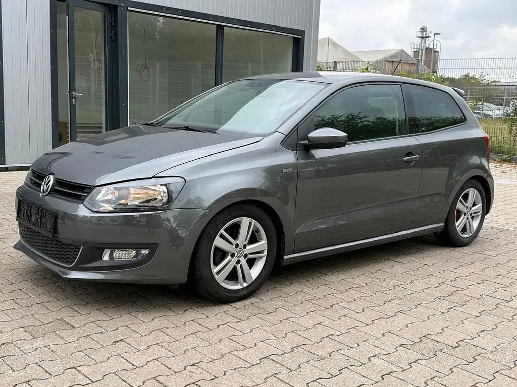 Gebraucht VW Polo 60 PS (44 kW) 2013 Grau Kleinwagen