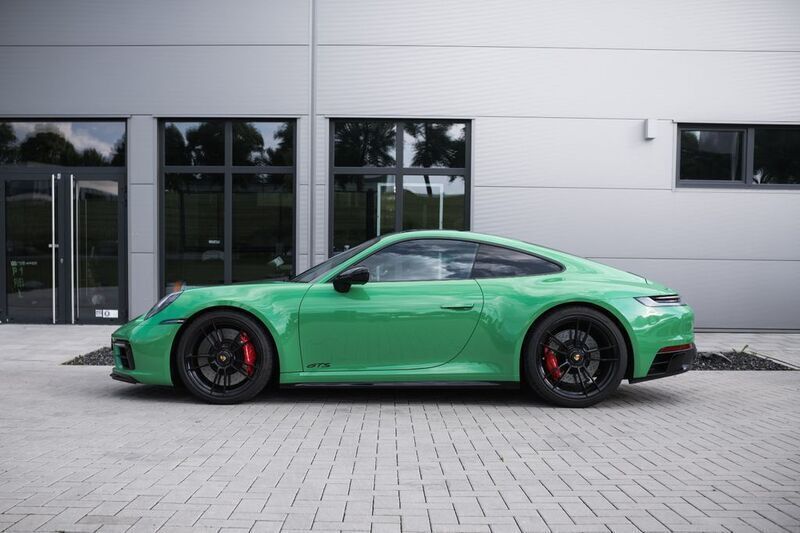 Grün Gebraucht 2022 Porsche 992 Coupé | 178.900 € - Bild 1/4