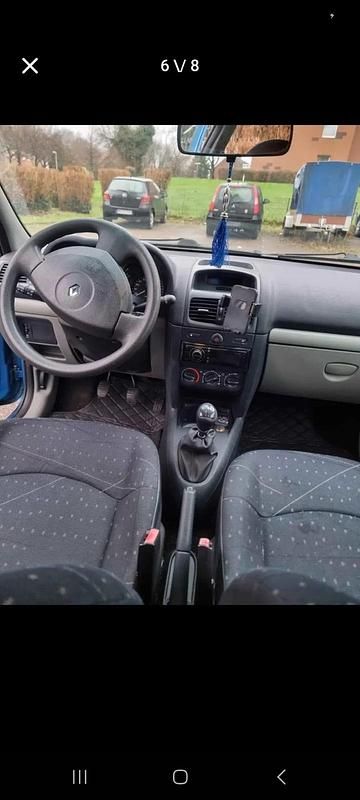 Blau Gebraucht 2003 Renault Clio II Kleinwagen | 900 € - Bild 1/4
