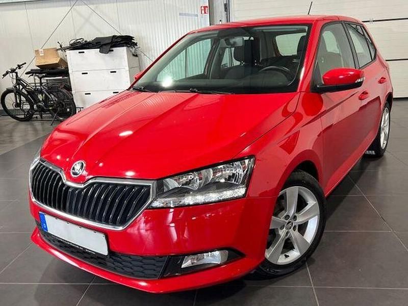 Rot Gebraucht 2021 Skoda Fabia Limousine | 10.995 € (Fairer Preis) - Bild 1/4