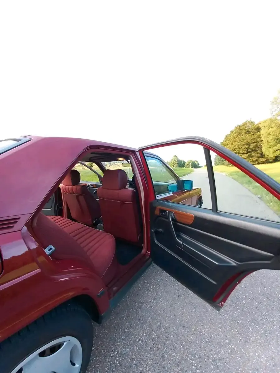 Gebraucht Mercedes 190 72 PS (52 kW) 1985 Rot Limousine