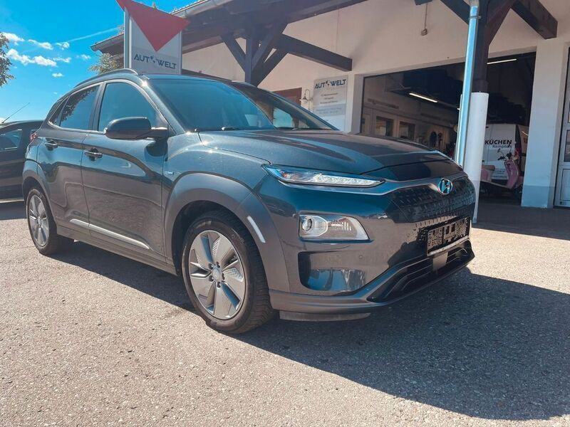 Grau Gebraucht 2020 Hyundai Kona SUV | 19.590 € (Fairer Preis) - Bild 1/4