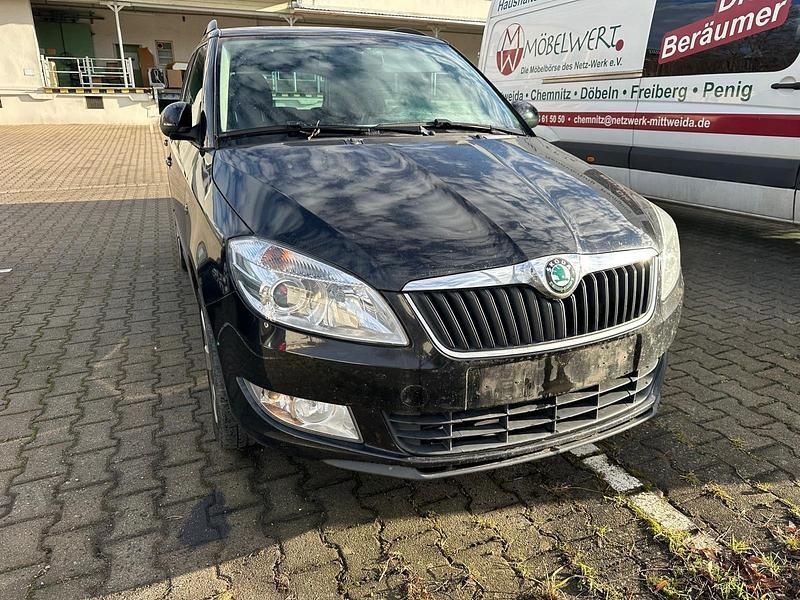 Schwarz Gebraucht 2011 Skoda Fabia Kombi | 1.800 € (Guter Preis) - Bild 1/4