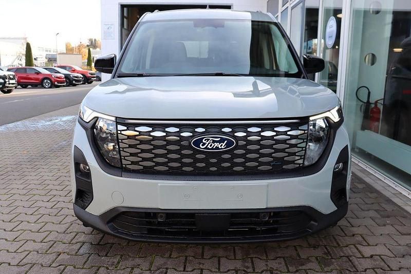 Neu Ford Tourneo 100 kW (136 PS) 2026 Frozen white Van / Kleinbus