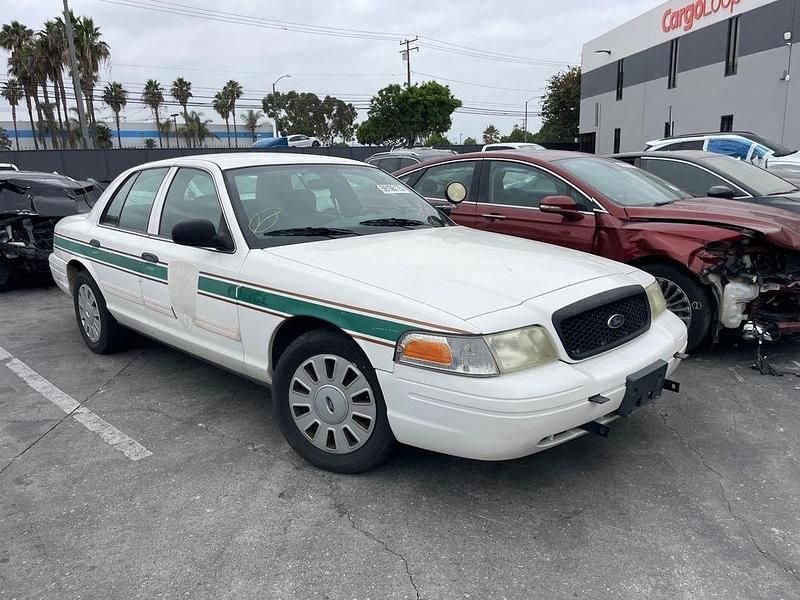 Weiß Gebraucht 2010 Ford Crown Victoria Limousine | 8.000 € - Bild 1/4