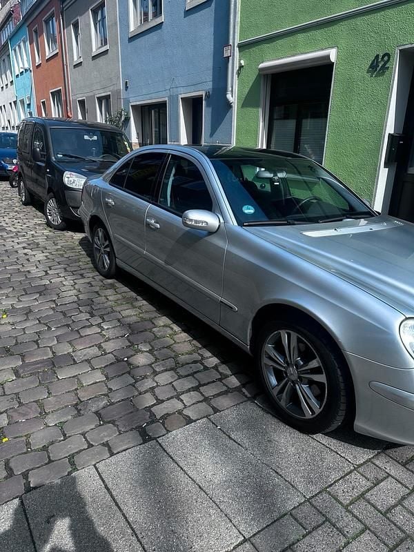 Usado Mercedes E240 2003 Cinzento Sedan