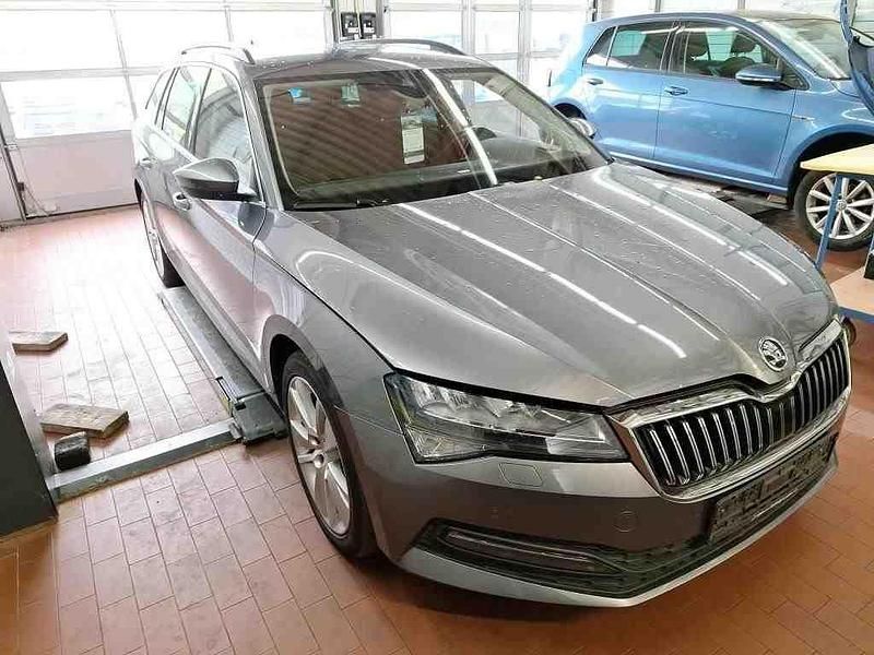 Gebraucht Skoda Superb 150 PS (110 kW) 2022 Grau Kombi