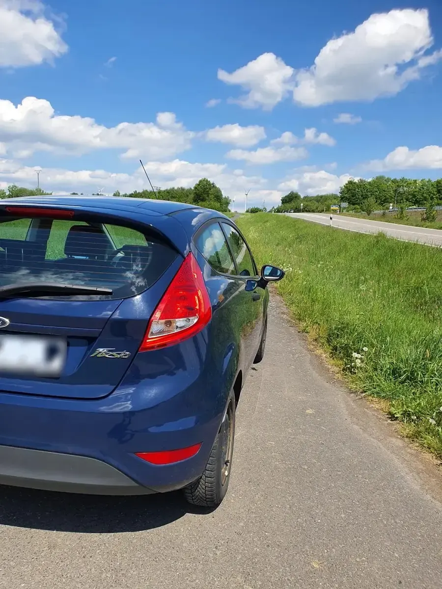 Gebraucht Ford Fiesta 60 PS (44 kW) 2011 Blau Kleinwagen