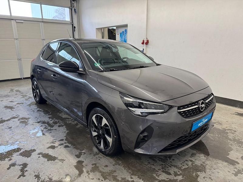Gebraucht Opel Corsa-e Elegance 100 kW (136 PS) 2021 Mondstein grau/e:vulkan grau Kleinwagen