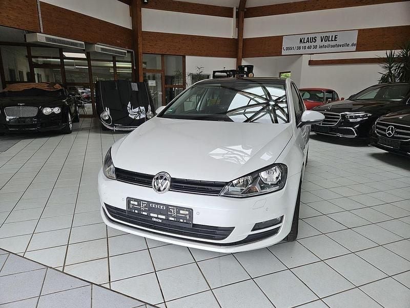 Weiß Gebraucht 2015 VW Golf VII LOUNGE Limousine | 10.850 € (Fairer Preis) - Bild 1/4
