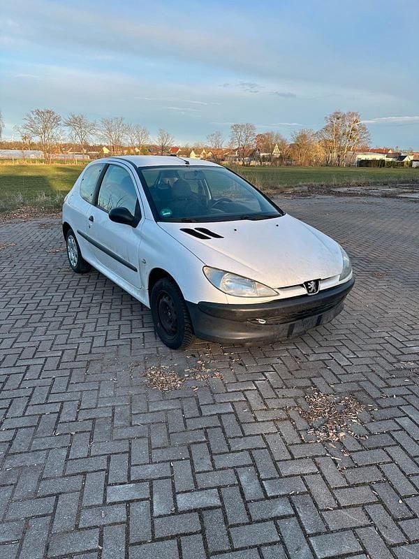 Gebraucht Peugeot 206 65 PS (47 kW) 2001 Weiß Kleinwagen