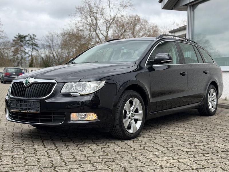 Gebraucht Skoda Superb Ambition 160 PS (117 kW) 2011 Schwarz Kombi