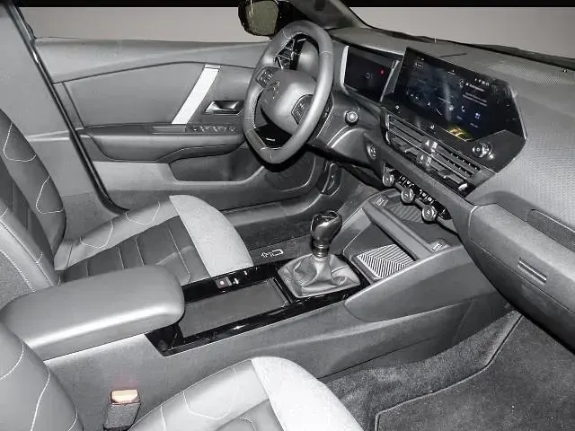 Gebraucht Citroën C4 Shine 131 PS (96 kW) 2023 Manufacturer SUV