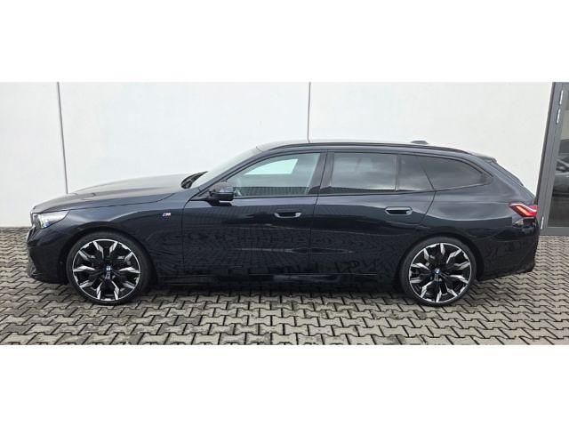 Gebraucht BMW 520 M Sport 190 PS (139 kW) 2025 Schwarz Kombi