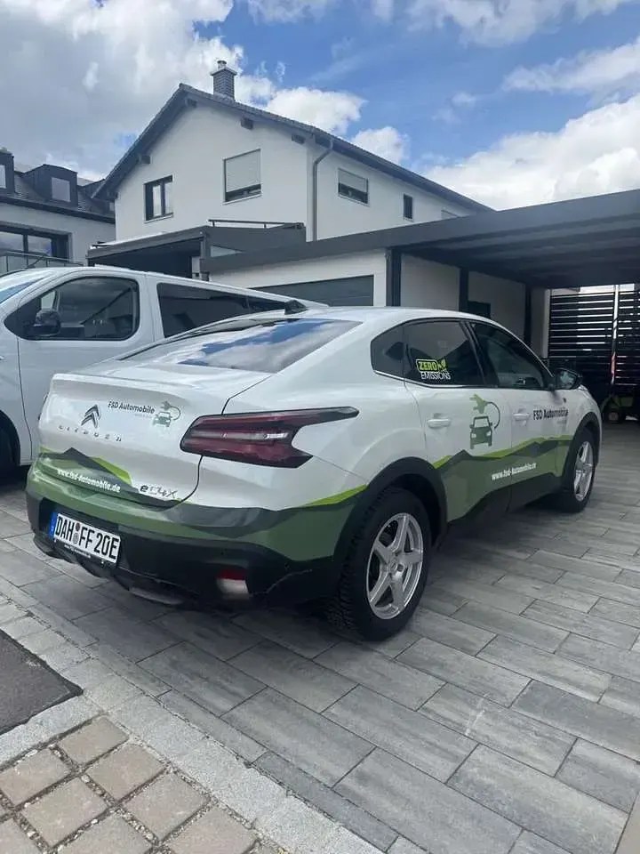 Gebraucht Citroën e-C4 Shine 100 kW (136 PS) 2025 Weiß Limousine