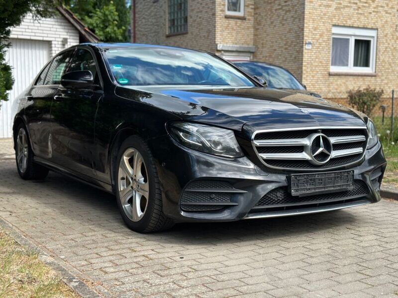 Schwarz Gebraucht 2016 Mercedes E350 AMG line Limousine | 15.299 € (Guter Preis) - Bild 1/4