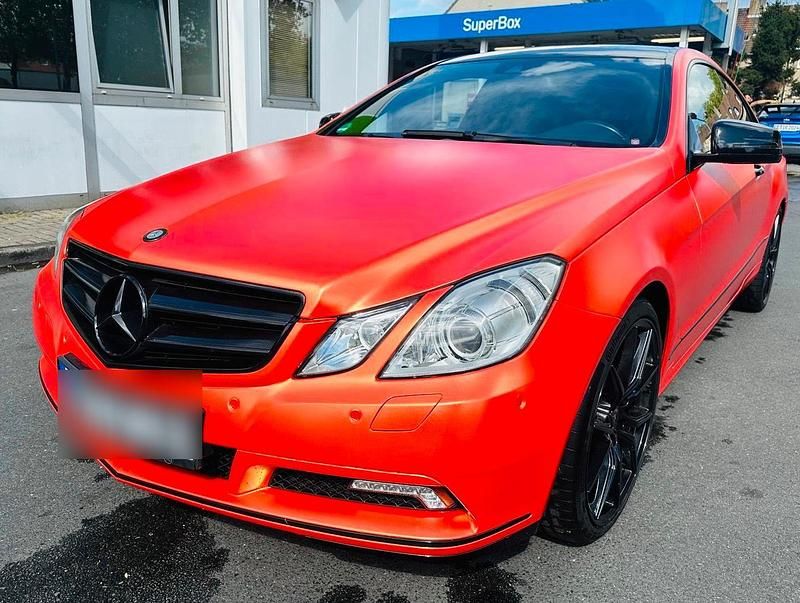 Grau Gebraucht 2011 Mercedes E250 Coupé | 12.250 € (Fairer Preis) - Bild 1/4