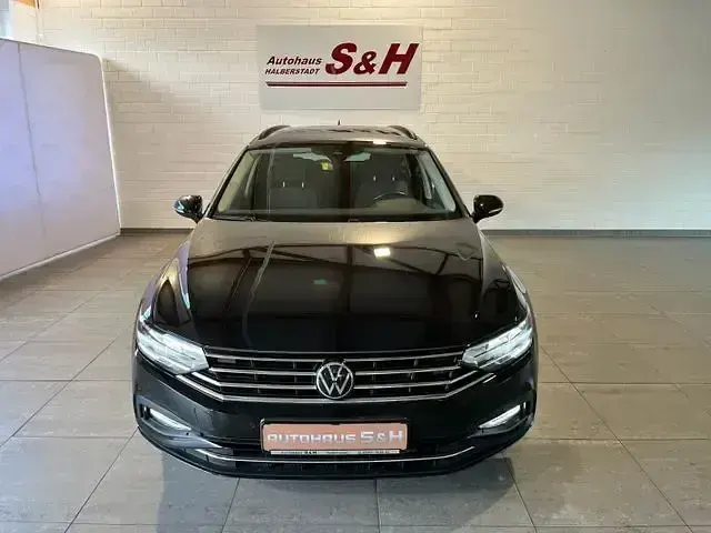 Gebraucht VW Passat Business 150 PS (110 kW) 2024 Schwarz Kombi