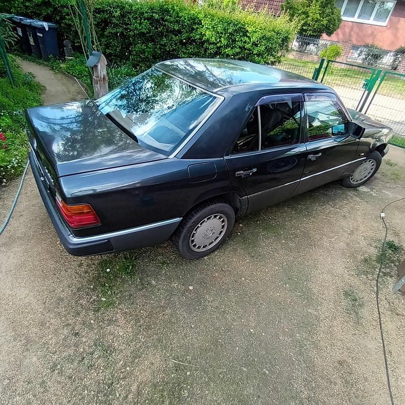 Gebraucht Mercedes E300 1989 Schwarz Limousine