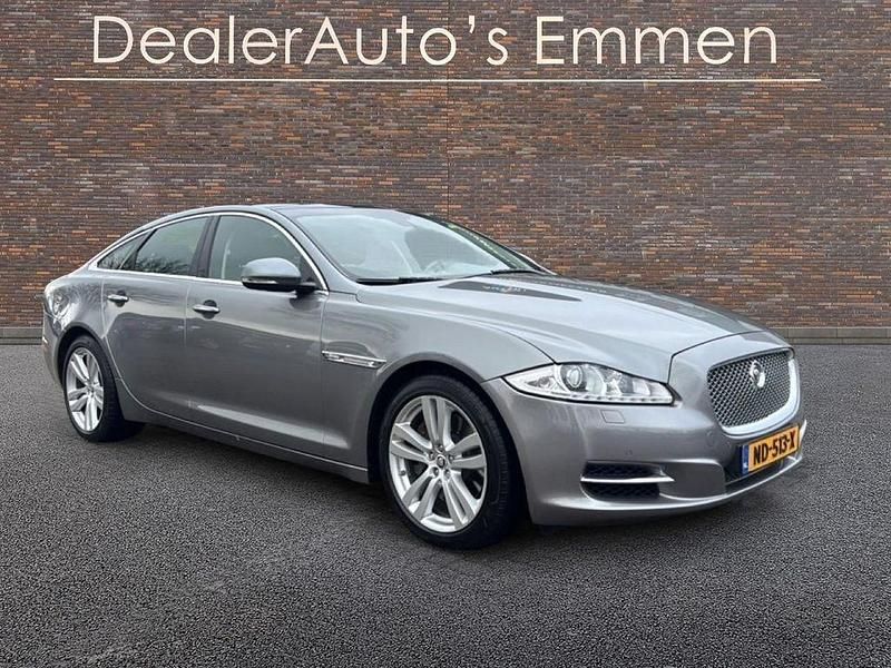 Gebraucht Jaguar XJ 275 PS (202 kW) 2015 Grau Limousine
