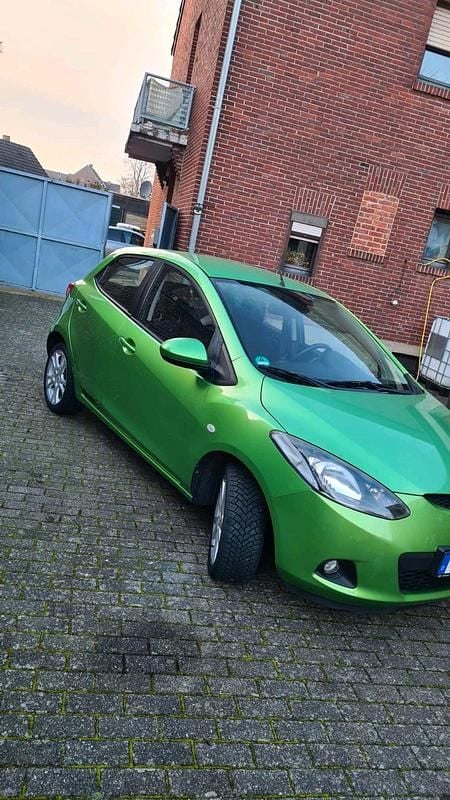 Gebraucht Mazda 2 86 PS (63 kW) 2010 Grün Kleinwagen