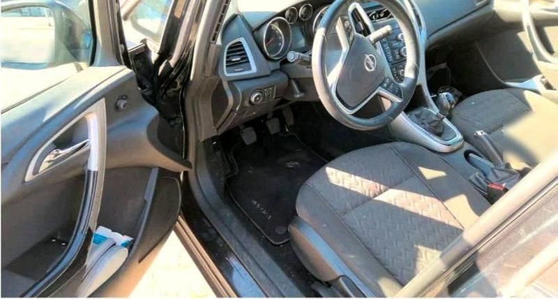 Gebraucht Opel Astra Sport 101 PS (74 kW) 2013 Schwarz Limousine