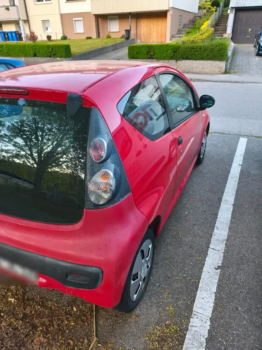 Second-hand Citroën C1 68 CP (50 kW) 2006 Roșu Hatchback