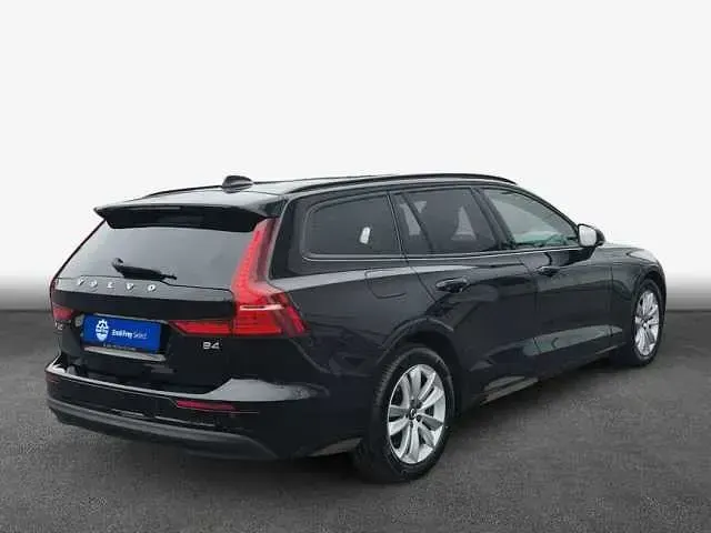 Gebraucht Volvo V60 145 PS (106 kW) 2025 Kombi