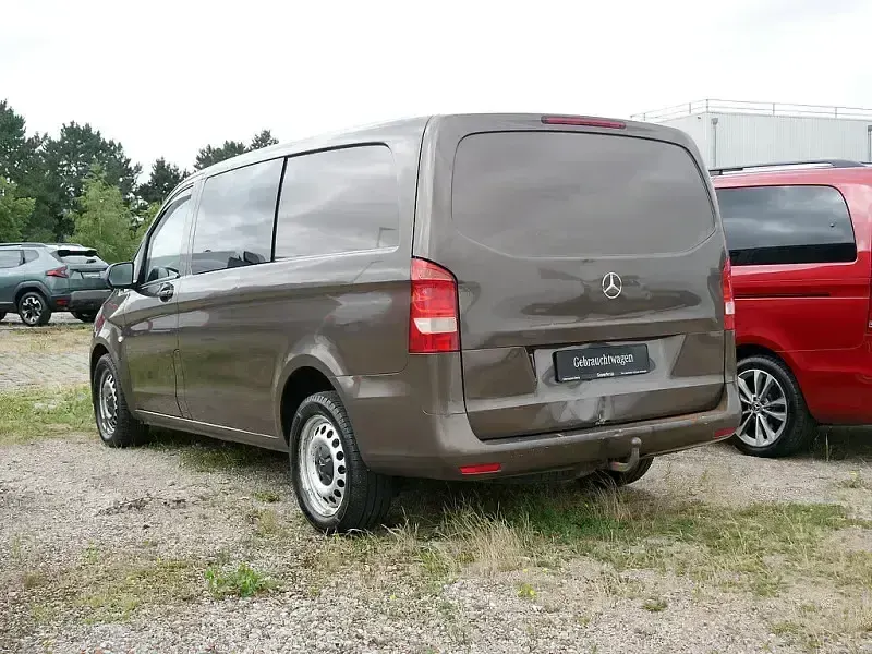 Gebraucht Mercedes Vito 190 PS (139 kW) 2017 Braun Van