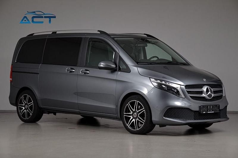 Selenitgrau Gebraucht 2022 Mercedes V250 Sport Van / Kleinbus | 50.950 € (Guter Preis) - Bild 1/4
