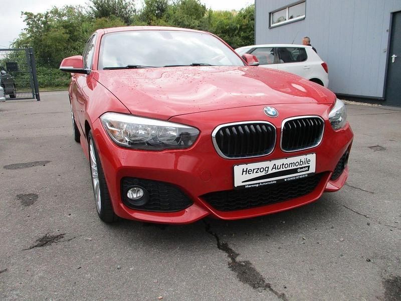 Rot Gebraucht 2017 BMW 120 M Sport Kleinwagen | 18.999 € (Guter Preis) - Bild 1/4