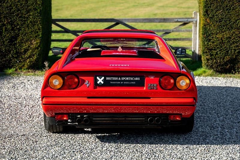 Second-hand Ferrari 328 271 CP (199 kW) 1988 Roșu Cabrio