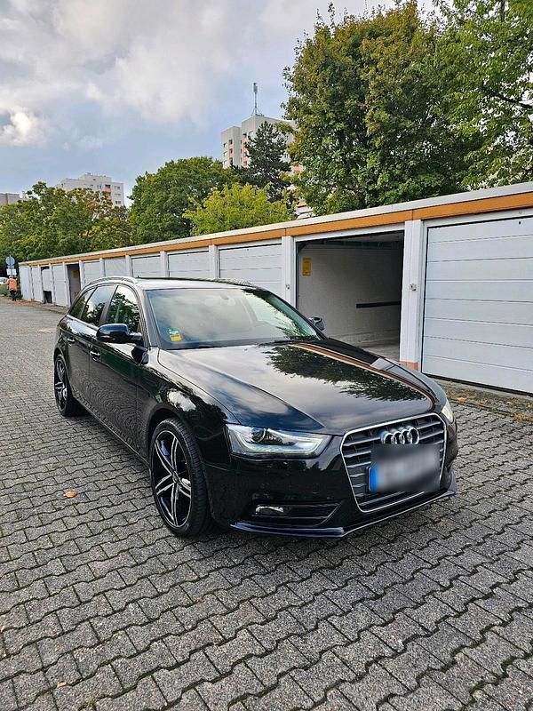 Schwarz Gebraucht 2015 Audi A4 Kombi | 9.500 € (Guter Preis) - Bild 1/4