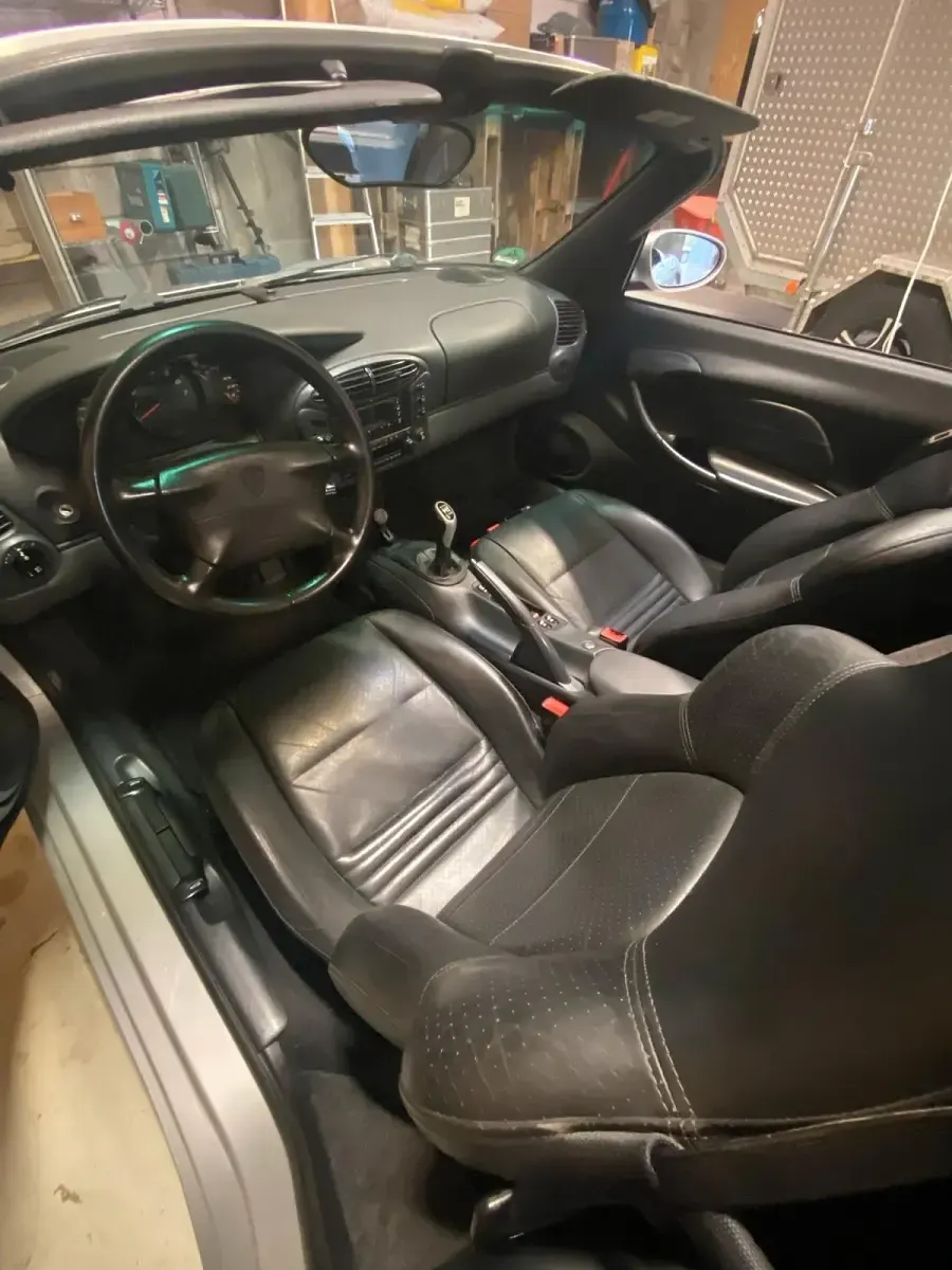 Begagnad Porsche Boxster 320 HK (235 kW) 1999 Silver Cab
