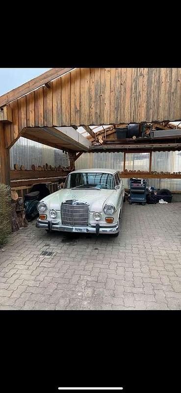 Weiß Gebraucht 1968 Mercedes 200 Limousine | 9.500 € - Bild 1/4
