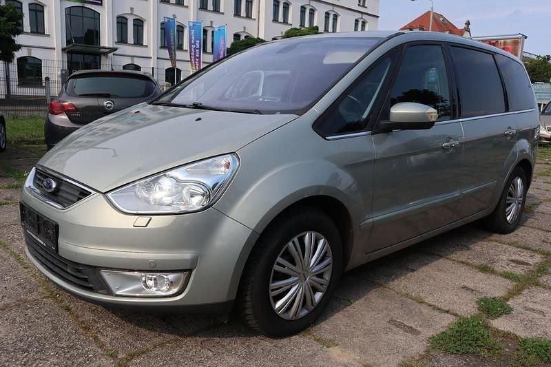 Silber Gebraucht 2009 Ford Galaxy Titanium Van / Kleinbus | 3.995 € (Superpreis) - Bild 1/4