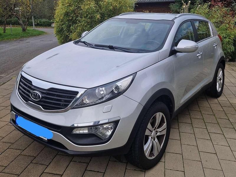 Silber Gebraucht 2011 Kia Sportage Spirit SUV | 5.990 € (Guter Preis) - Bild 1/4