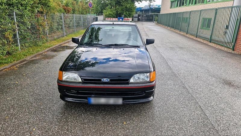 Używany Ford Escort 105 KM (77 kW) 1991 Czarny Coupe