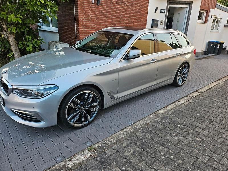 Silber Gebraucht 2017 BMW 530 Luxury Line Kombi | 21.499 € (Fairer Preis) - Bild 1/4