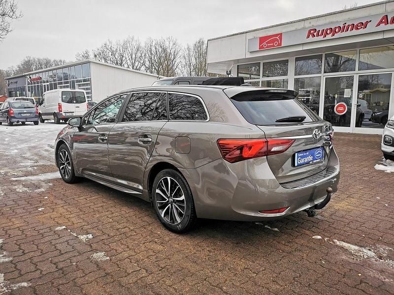 Gebraucht Toyota Avensis Team 147 PS (108 kW) 2018 Grau Kombi