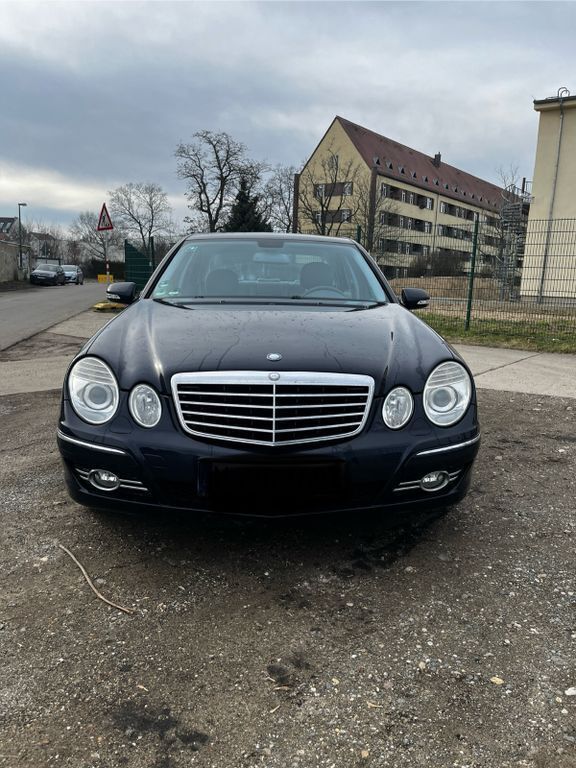 Blau Gebraucht 2006 Mercedes E280 Avantgarde Limousine | 12.299 € (Teuer) - Bild 1/4