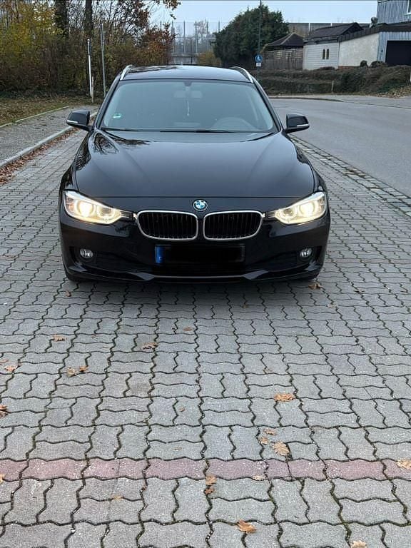 Gebraucht BMW 318 Luxury Line 143 PS (105 kW) 2013 Schwarz Kombi