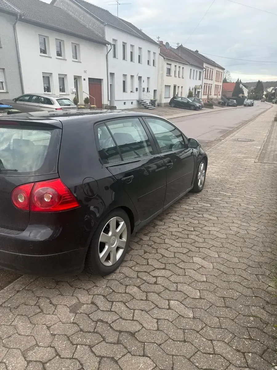 Gebraucht VW Golf V 116 PS (85 kW) 2004 Schwarz Kleinwagen