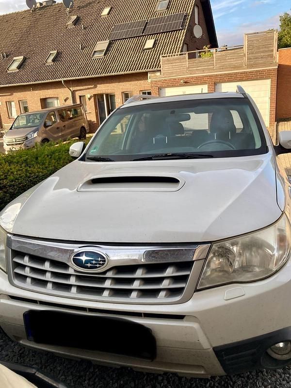 Weiß Gebraucht 2013 Subaru Forester SUV | 3.000 € (Superpreis) - Bild 1/4