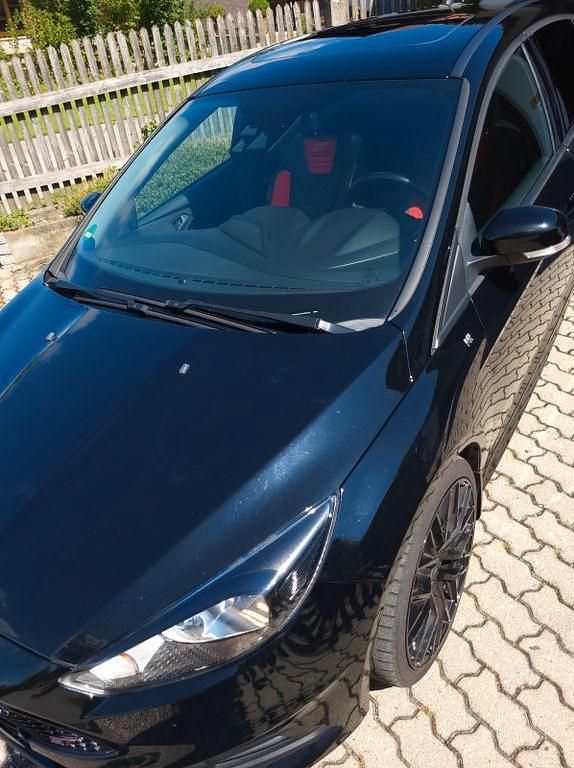 Schwarz Gebraucht 2018 Ford Focus ST Limousine | 15.900 € (Guter Preis) - Bild 1/4