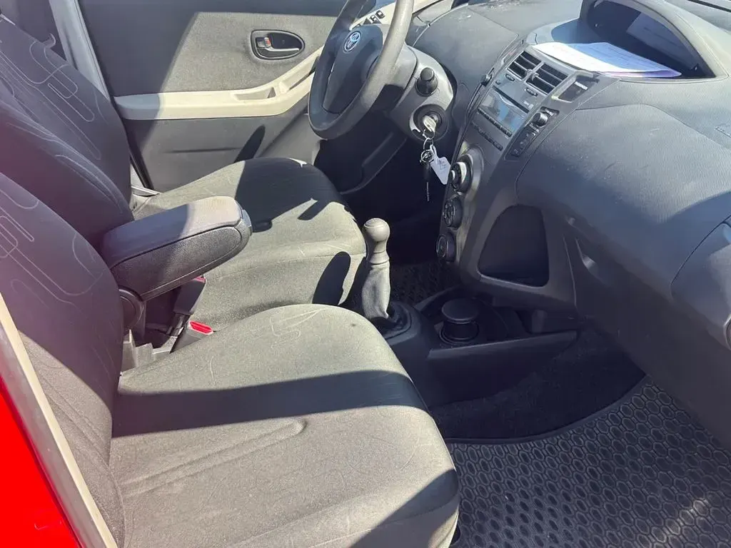 Gebraucht Toyota Yaris Cool 69 PS (50 kW) 2009 Rot Kleinwagen