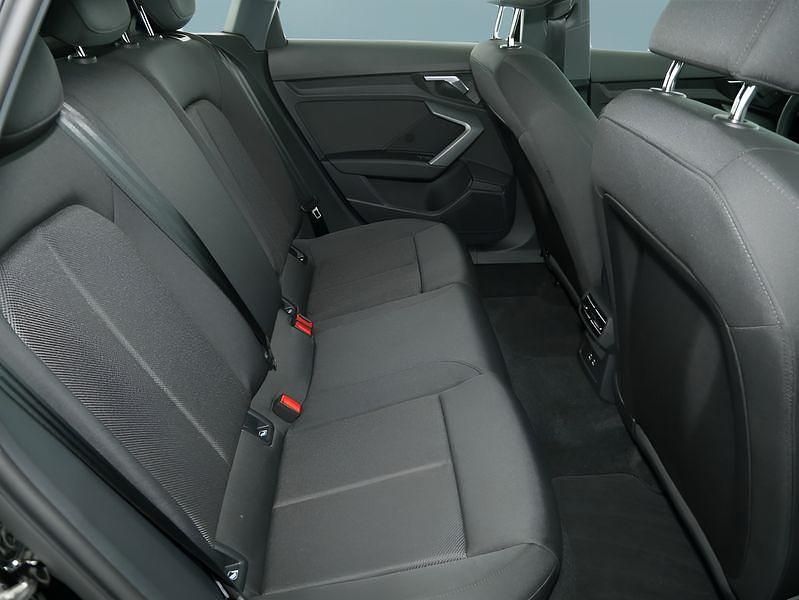 Gebraucht Audi A3 Sportback 116 PS (85 kW) 2025 Schwarz Kleinwagen
