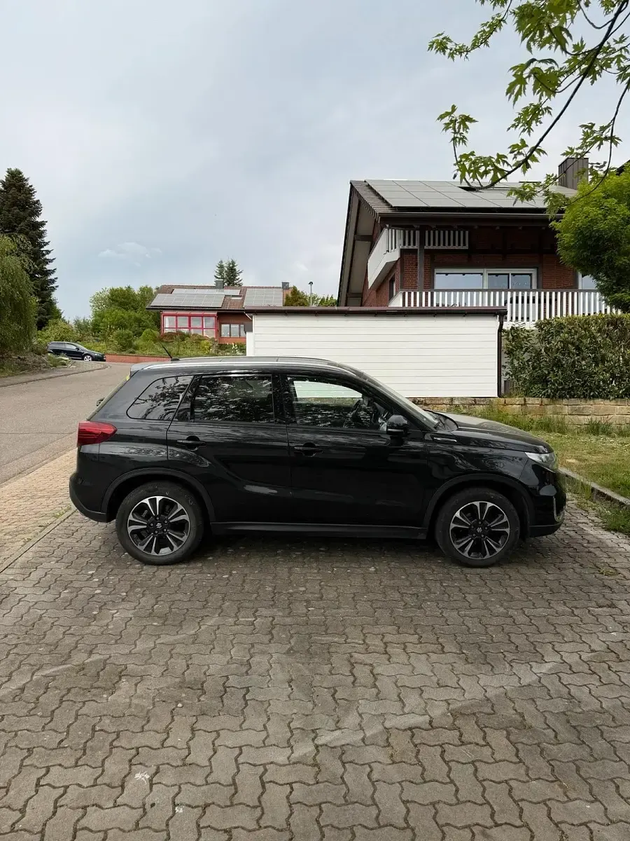 Second-hand Suzuki Vitara 129 CP (94 kW) 2020 Negru SUV