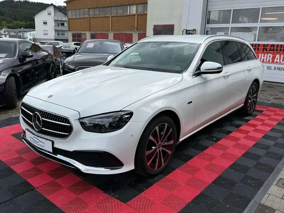 Gebraucht Mercedes E300 194 PS (142 kW) 2020 Polarweiss Kombi